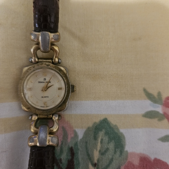 Bundle of used watches,untested.2 Citizen w/books,2 Aigner,etc. - Picture 7 of 16